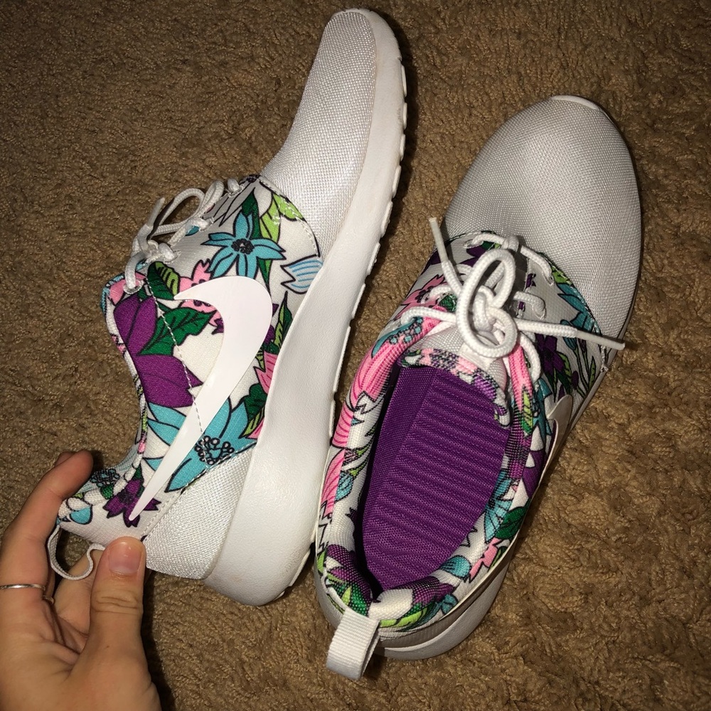 Floral rare Nike roshes